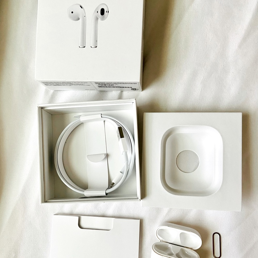 AirPods box charger